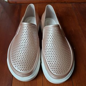 Crocs pink slip ons
